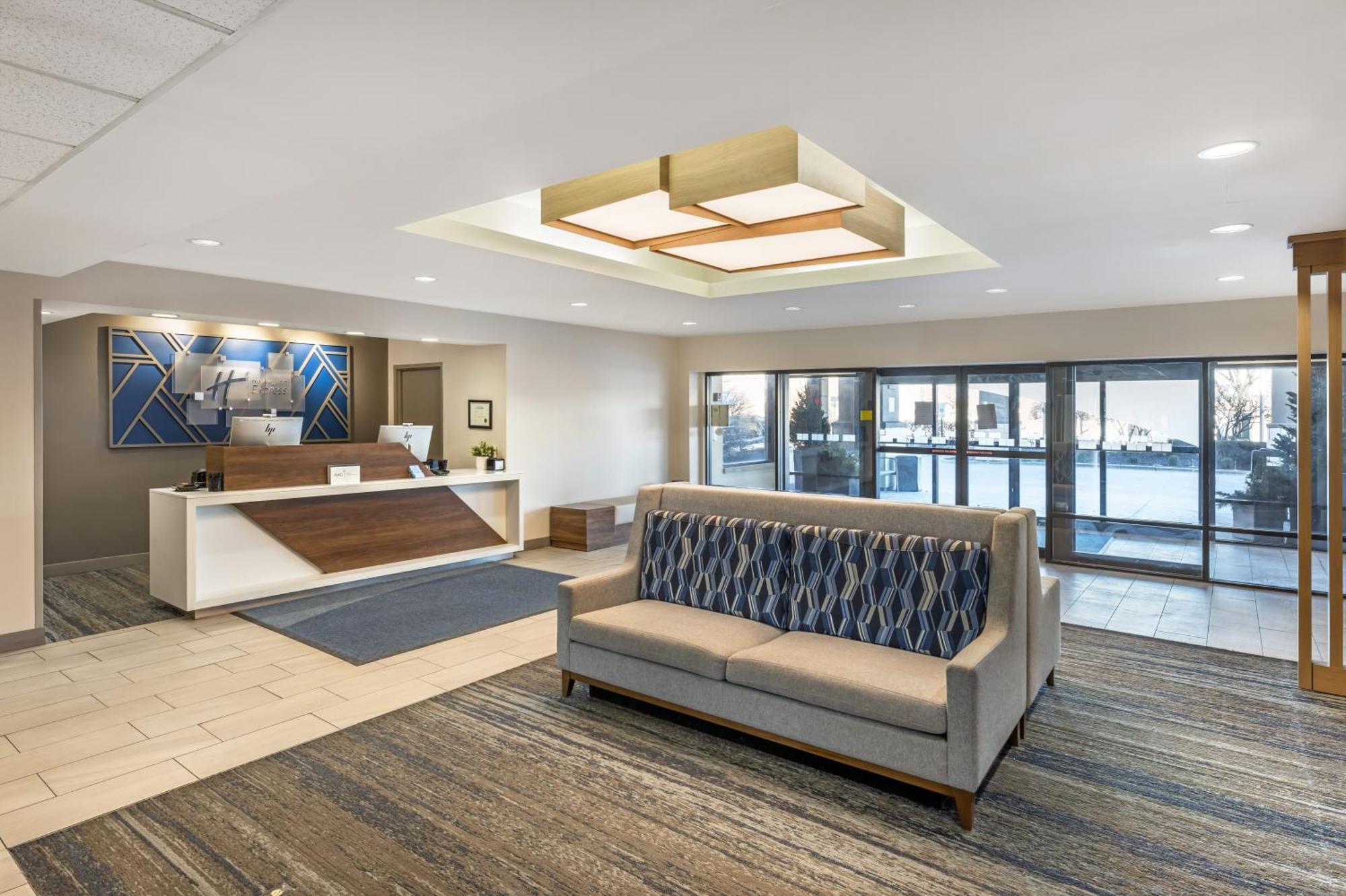 Holiday Inn Express Crestwood By Ihg Extérieur photo