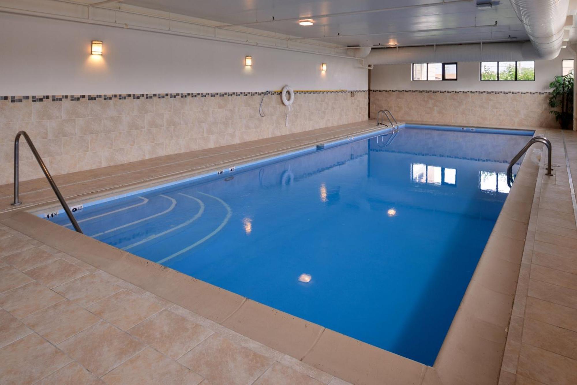 Holiday Inn Express Crestwood By Ihg Extérieur photo