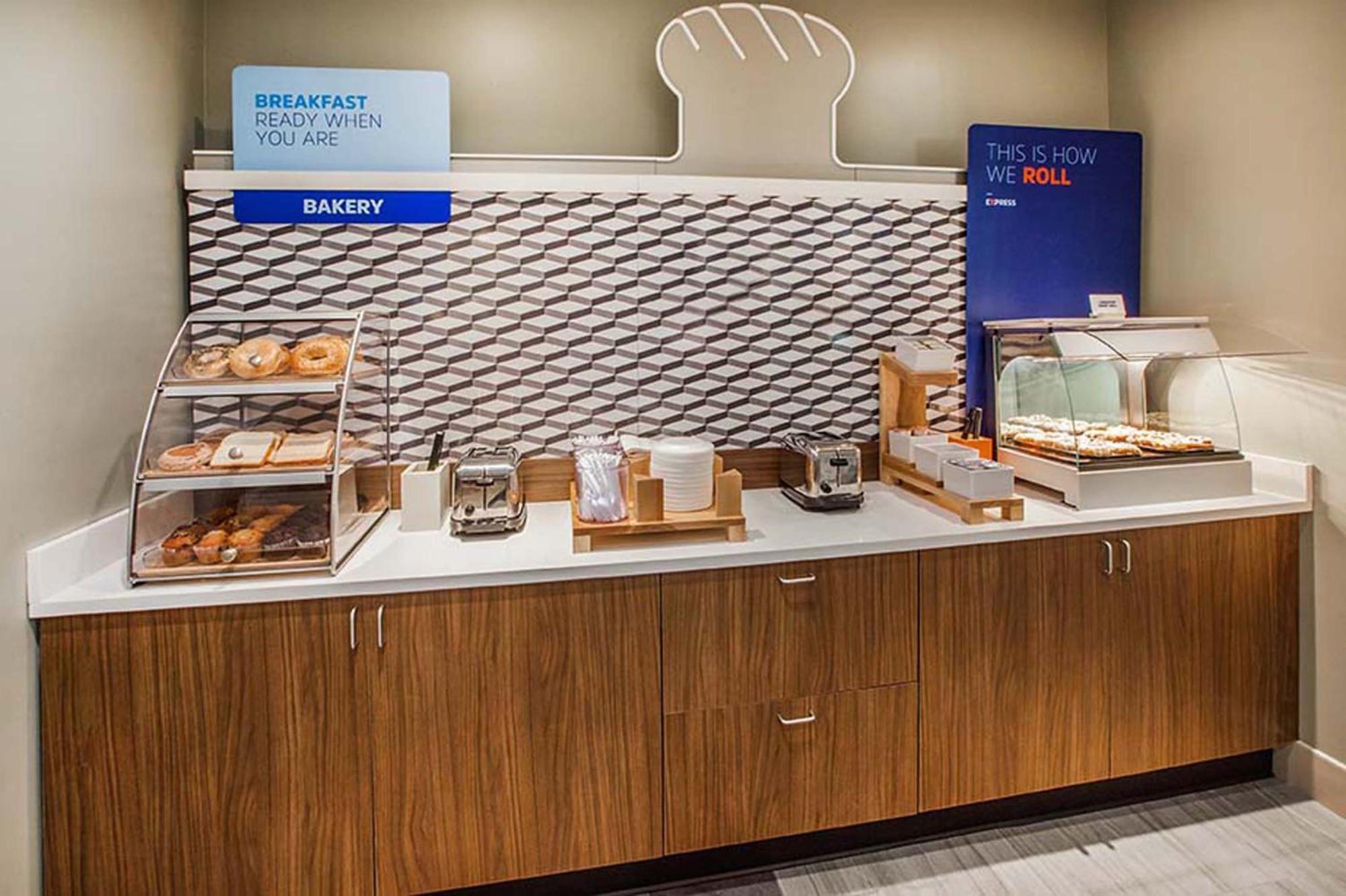 Holiday Inn Express Crestwood By Ihg Extérieur photo
