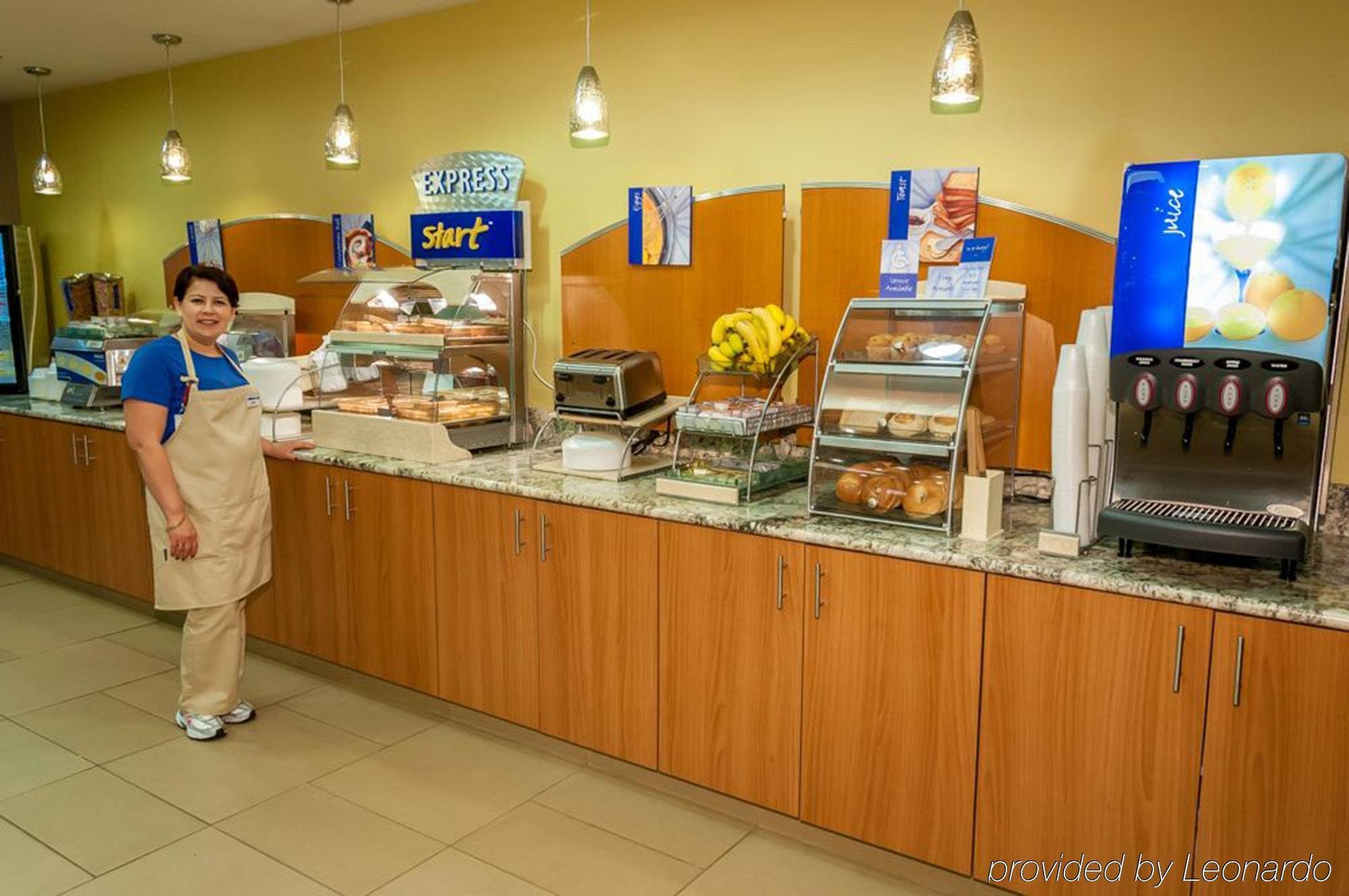 Holiday Inn Express Crestwood By Ihg Extérieur photo